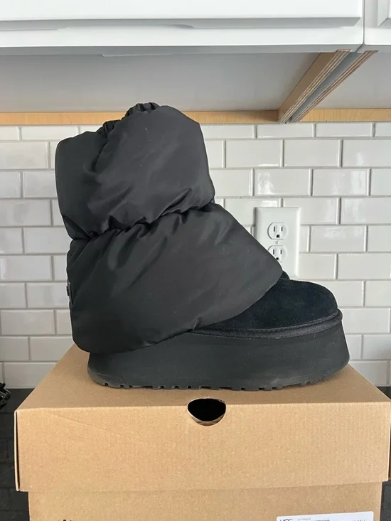UGG Classic Mini Dipper Puffer
Platform Boot - Picture 4 of 17